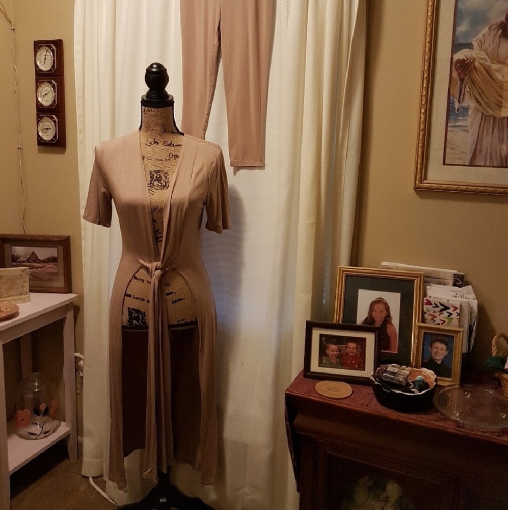 ONE LEFT! Khaki Opague Duster and Leggings Set - Picture 8 of 8